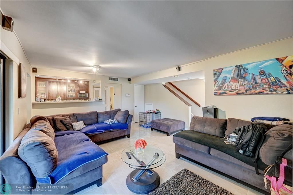 Active With Contract: $2,850 (3 beds, 2 baths, 1484 Square Feet)