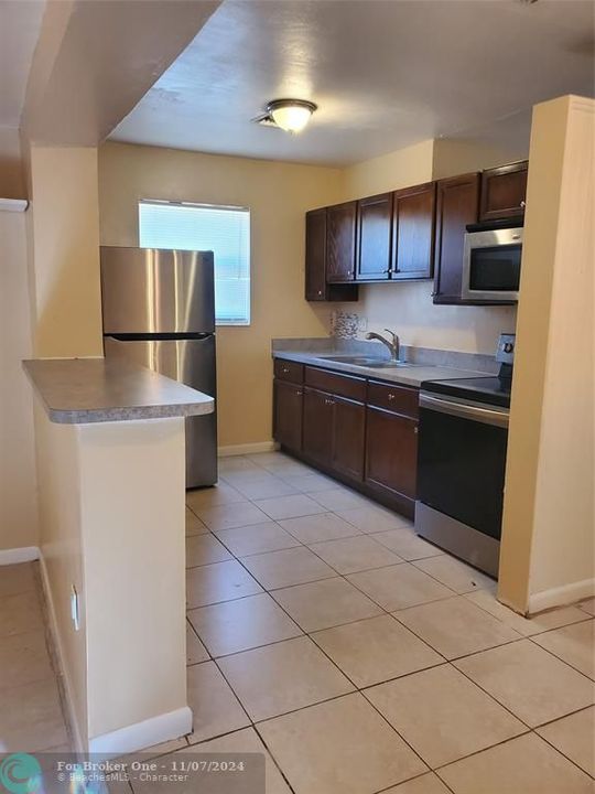 For Rent: $2,500 (2 beds, 1 baths, 950 Square Feet)