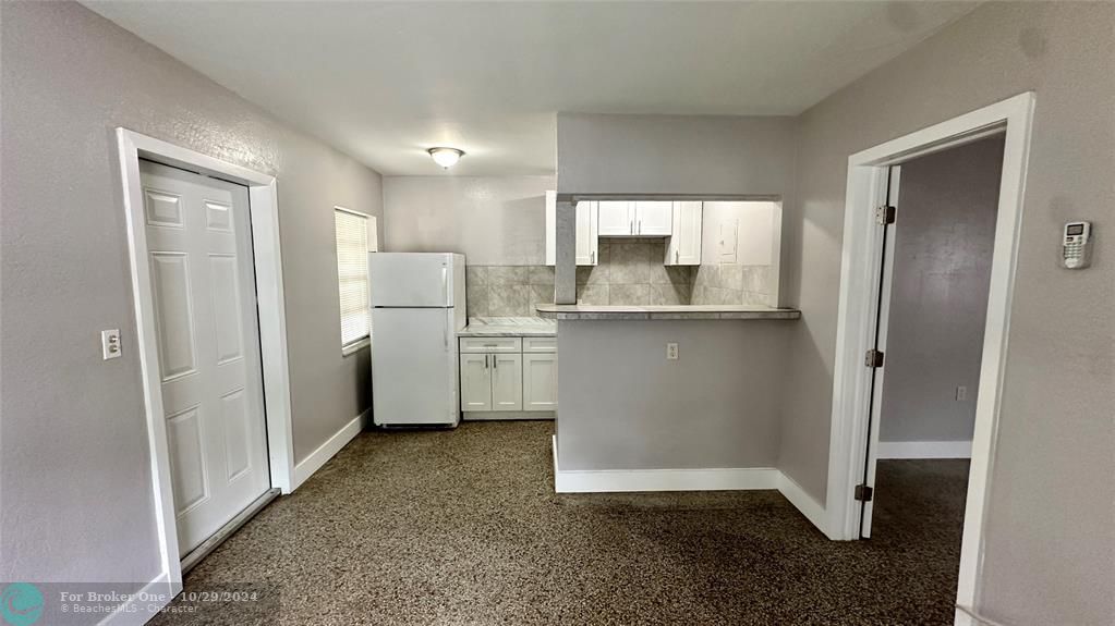 For Sale: $1,500 (1 beds, 1 baths, 450 Square Feet)