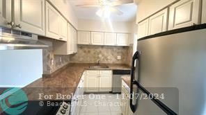 For Rent: $2,600 (2 beds, 2 baths, 905 Square Feet)