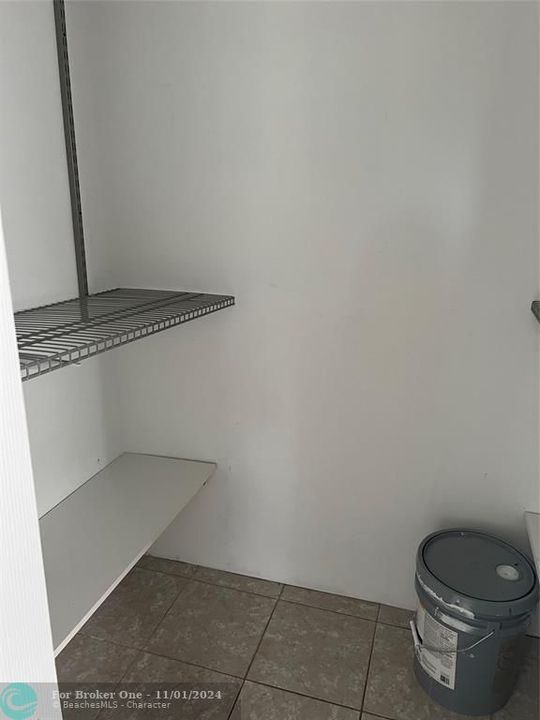 For Rent: $1,900 (2 beds, 2 baths, 870 Square Feet)