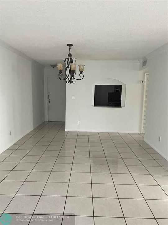 For Rent: $1,900 (2 beds, 2 baths, 870 Square Feet)