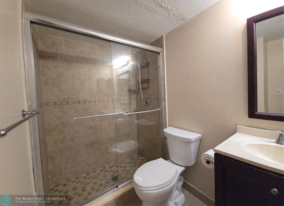 For Sale: $296,900 (2 beds, 2 baths, 1029 Square Feet)