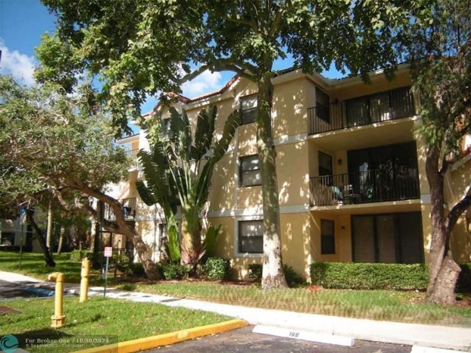 For Sale: $296,900 (2 beds, 2 baths, 1029 Square Feet)