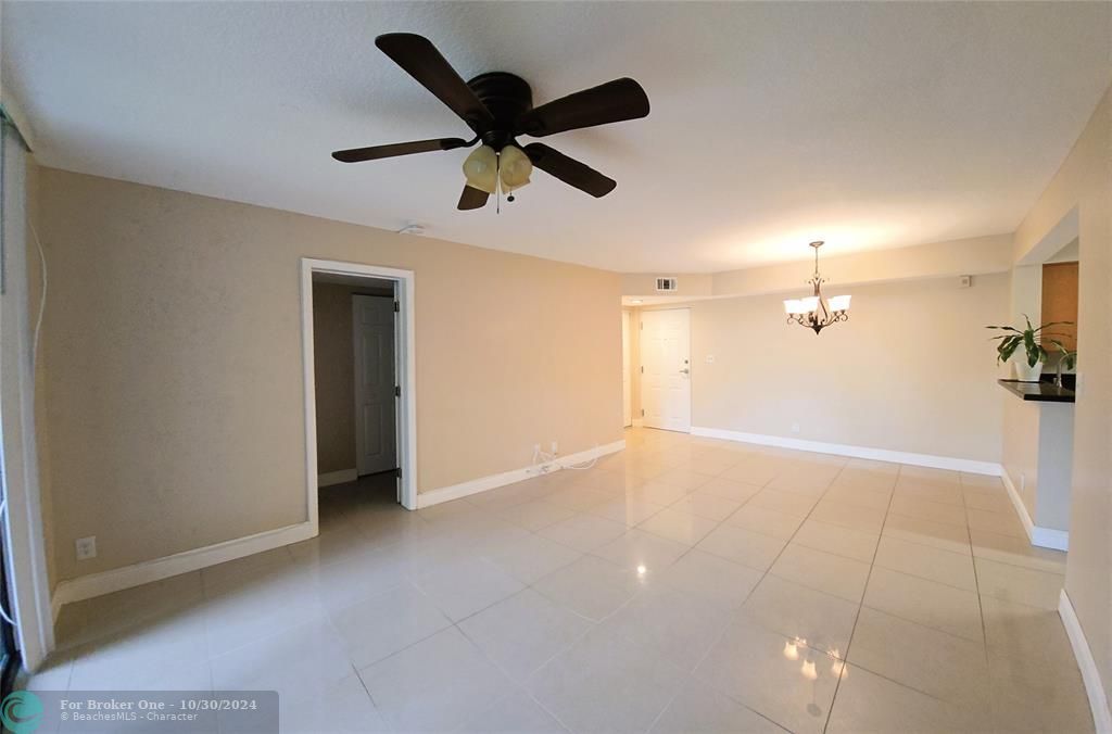 For Sale: $296,900 (2 beds, 2 baths, 1029 Square Feet)