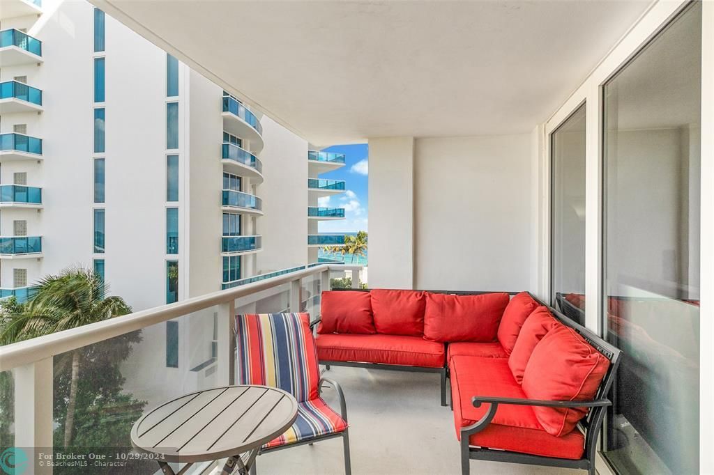 For Sale: $665,000 (2 beds, 2 baths, 1143 Square Feet)