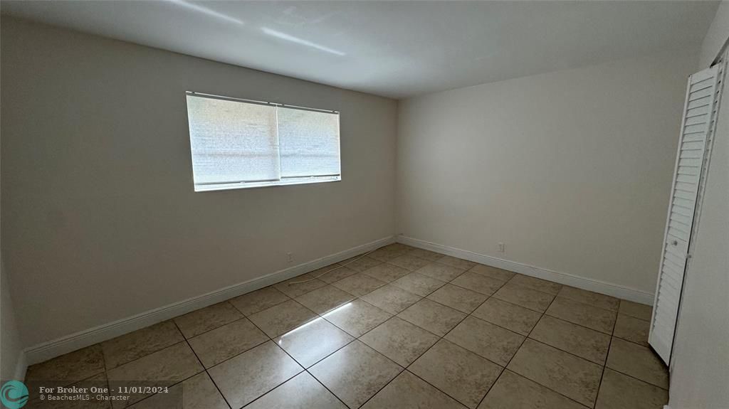 For Rent: $1,900 (2 beds, 1 baths, 830 Square Feet)