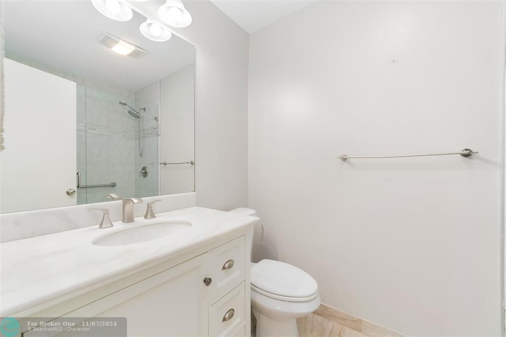 For Sale: $299,900 (2 beds, 2 baths, 944 Square Feet)