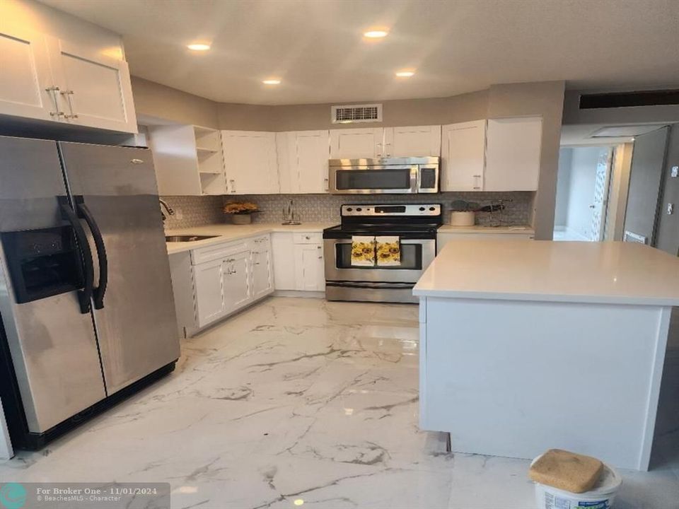 For Rent: $1,800 (2 beds, 2 baths, 883 Square Feet)