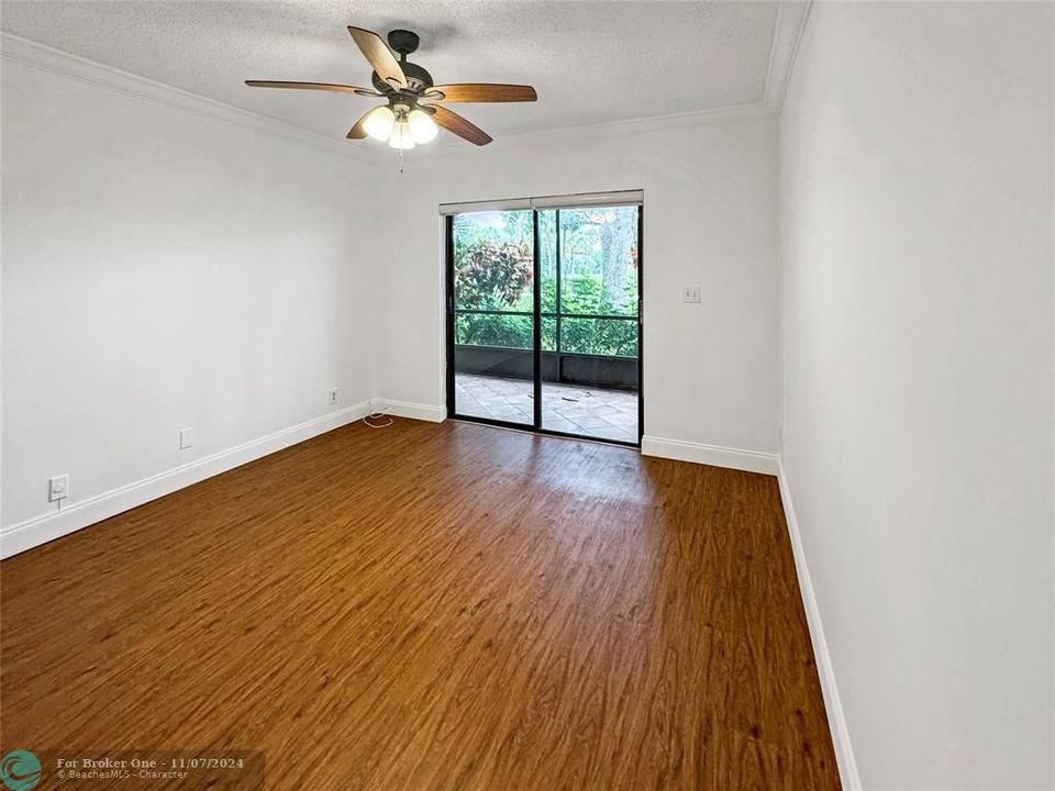 For Sale: $285,000 (2 beds, 2 baths, 1107 Square Feet)