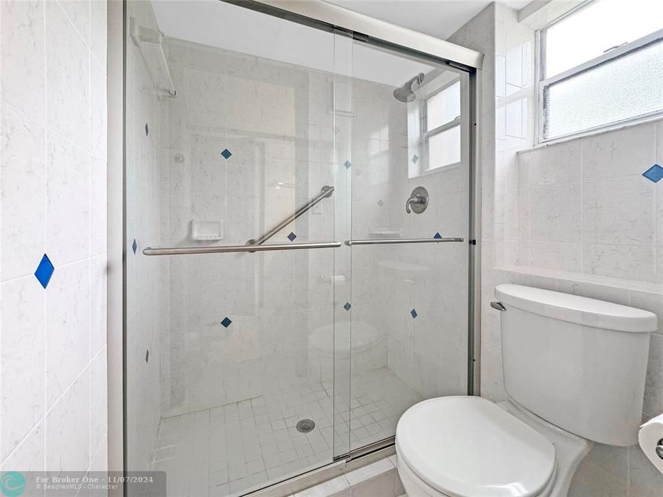 For Sale: $285,000 (2 beds, 2 baths, 1107 Square Feet)