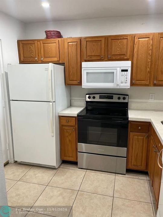 For Rent: $2,100 (2 beds, 2 baths, 930 Square Feet)