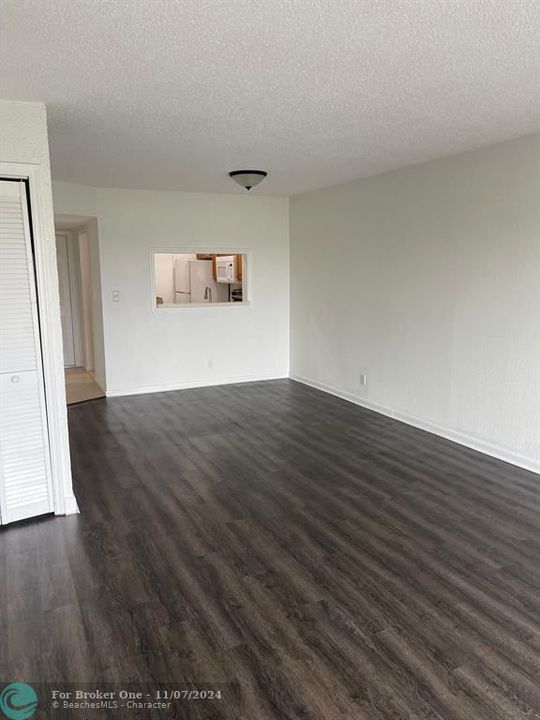 For Rent: $2,100 (2 beds, 2 baths, 930 Square Feet)