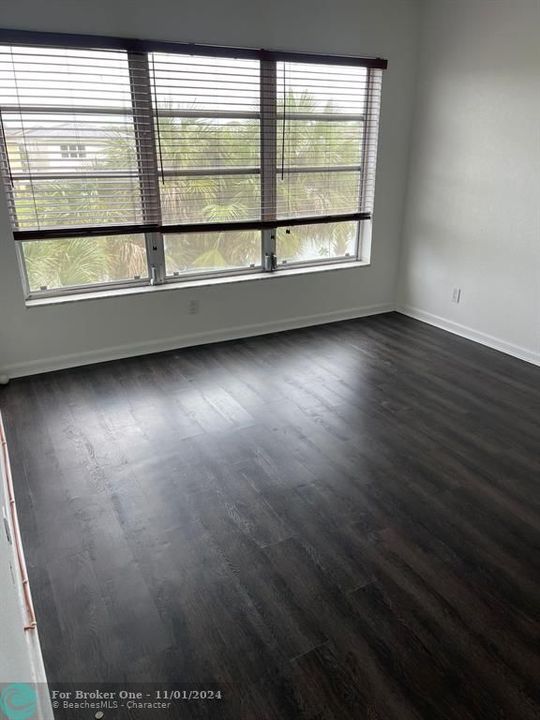 For Rent: $2,100 (2 beds, 2 baths, 930 Square Feet)