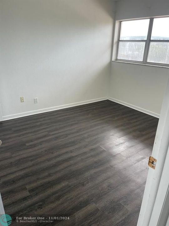 For Rent: $2,100 (2 beds, 2 baths, 930 Square Feet)