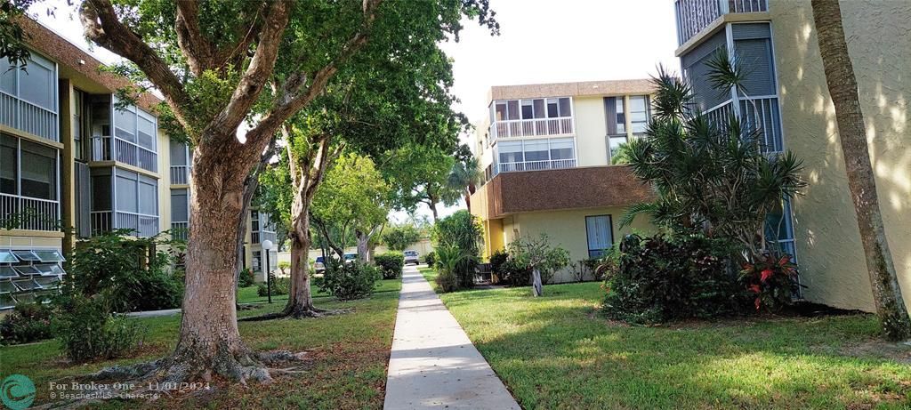 For Rent: $3,000 (2 beds, 2 baths, 954 Square Feet)