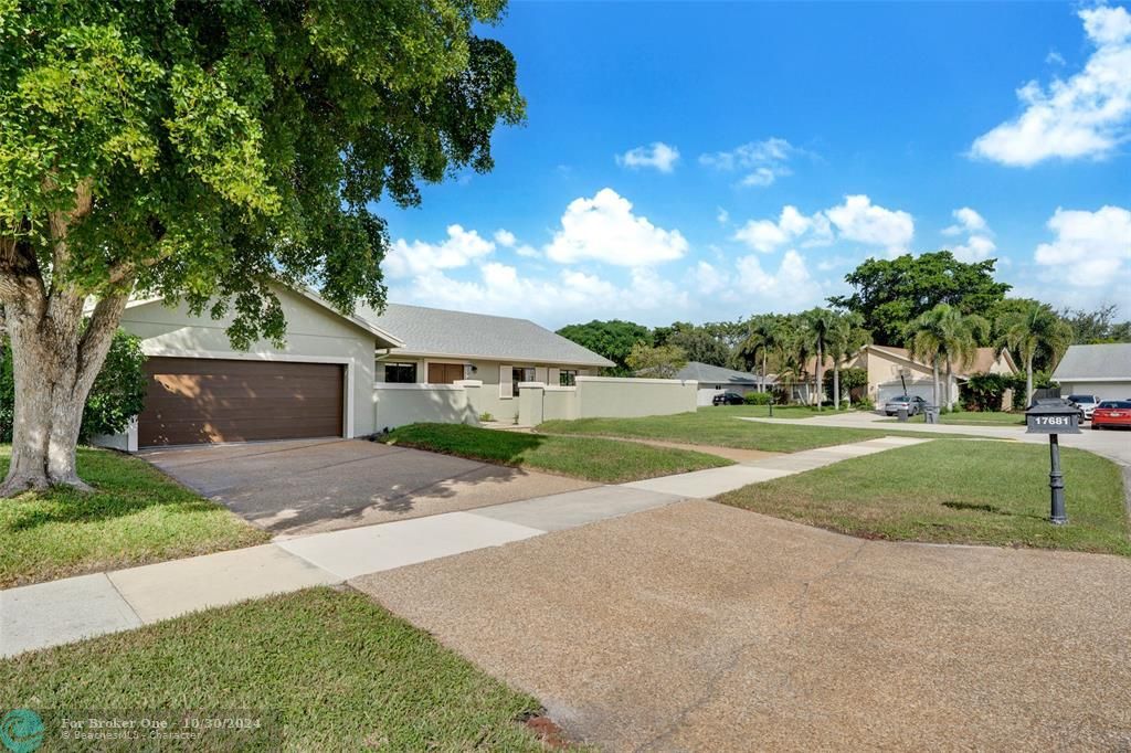 For Sale: $820,000 (3 beds, 2 baths, 2023 Square Feet)