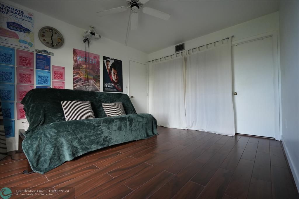 For Sale: $165,000 (2 beds, 2 baths, 1085 Square Feet)