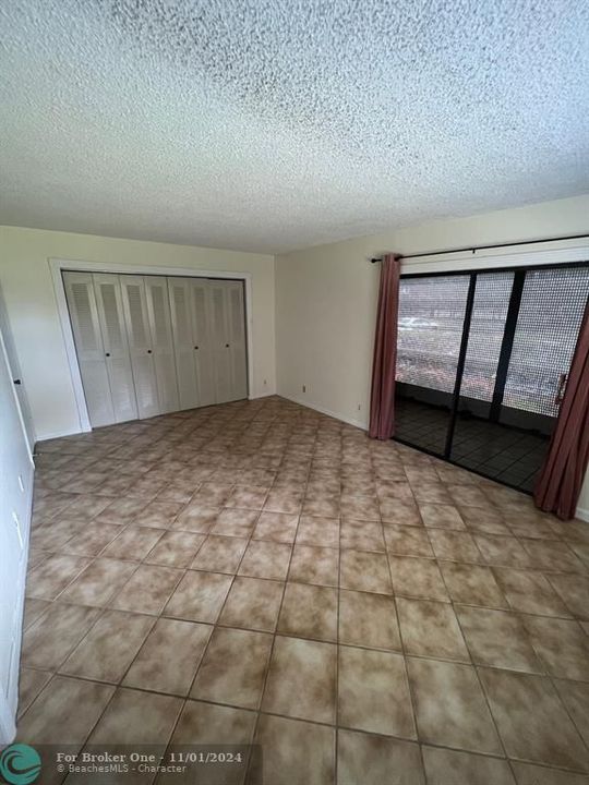 For Rent: $1,800 (1 beds, 1 baths, 807 Square Feet)