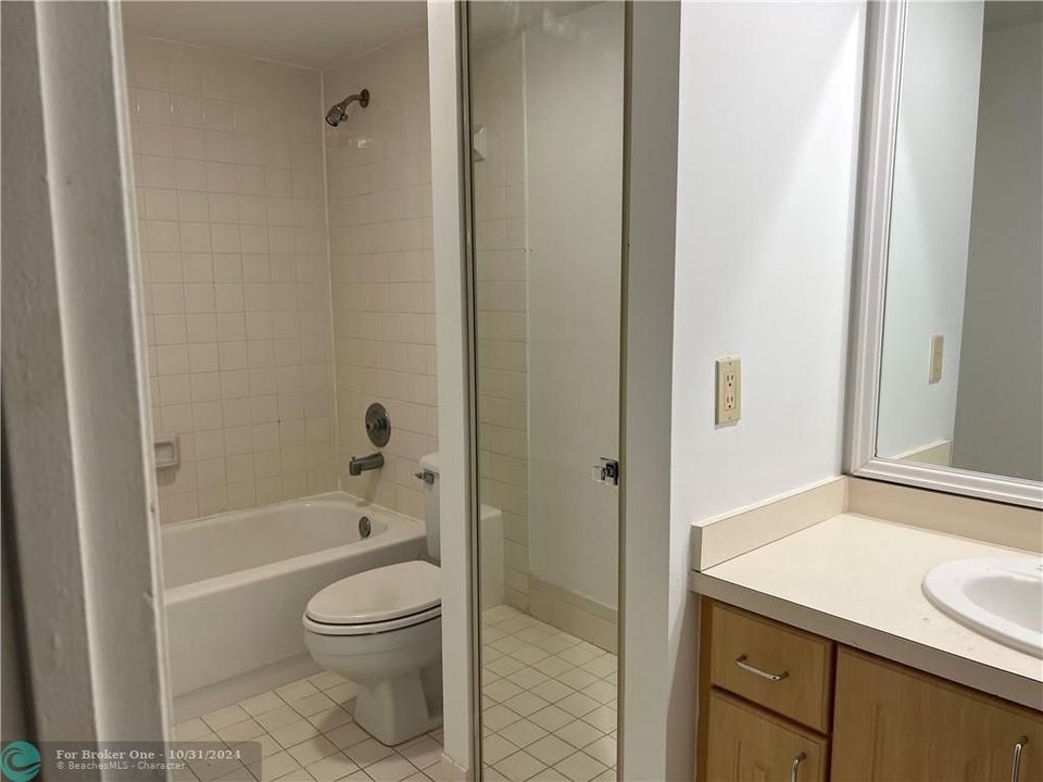 For Rent: $2,500 (2 beds, 2 baths, 1236 Square Feet)