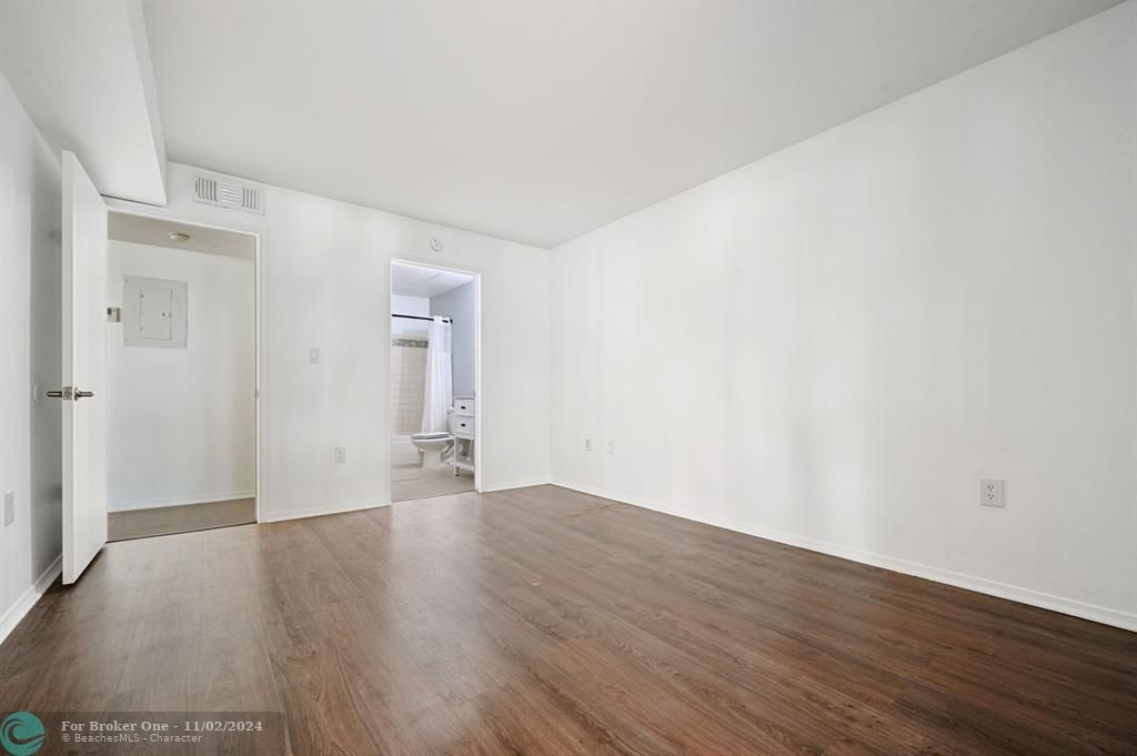 For Rent: $2,500 (2 beds, 2 baths, 1241 Square Feet)