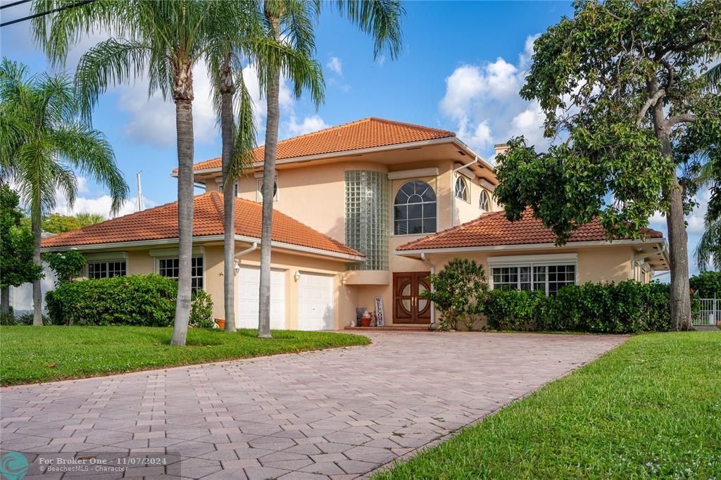 For Sale: $2,249,000 (3 beds, 2 baths, 2953 Square Feet)