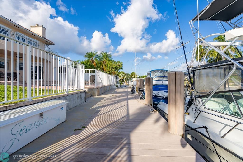 For Sale: $2,249,000 (3 beds, 2 baths, 2953 Square Feet)