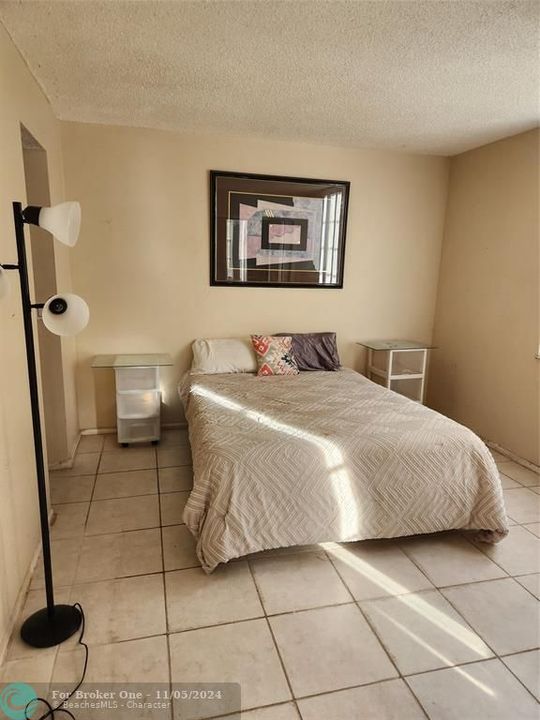 Active With Contract: $145,000 (2 beds, 2 baths, 970 Square Feet)