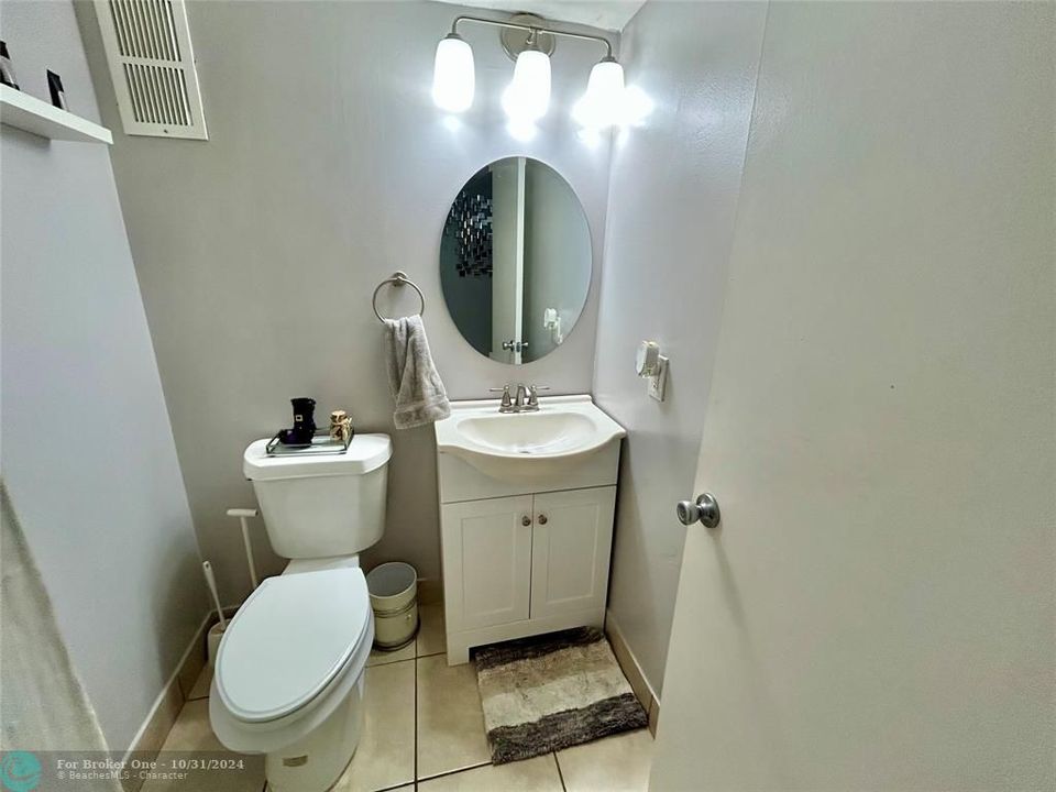 For Sale: $180,000 (1 beds, 1 baths, 960 Square Feet)