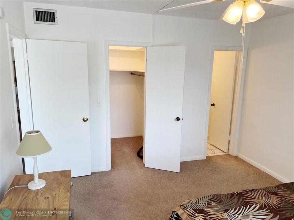 For Sale: $122,000 (2 beds, 1 baths, 840 Square Feet)