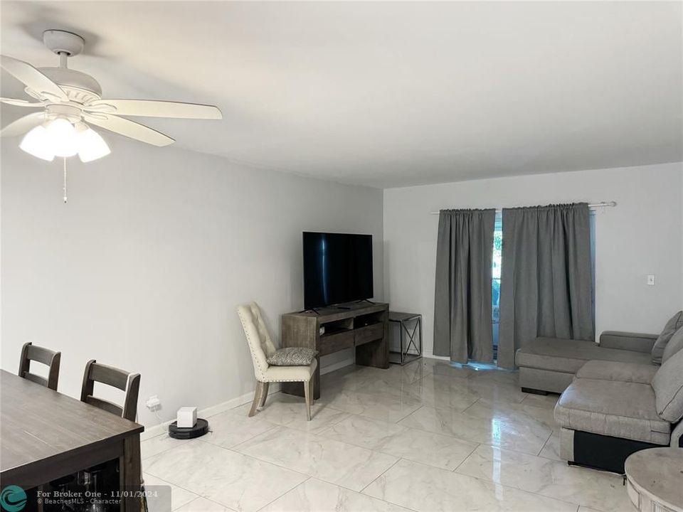 For Rent: $2,050 (2 beds, 2 baths, 937 Square Feet)