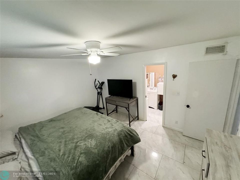 For Rent: $2,050 (2 beds, 2 baths, 937 Square Feet)