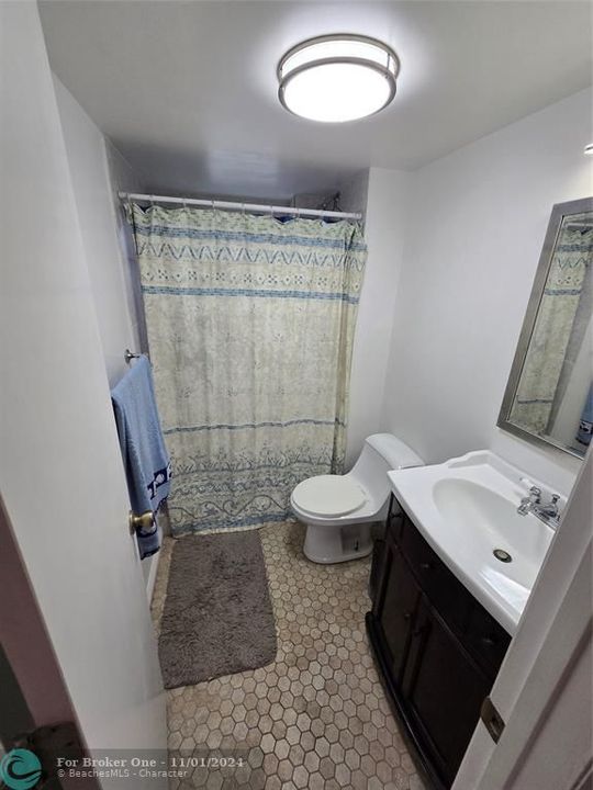 For Rent: $2,000 (2 beds, 2 baths, 965 Square Feet)