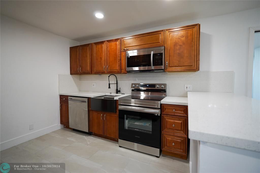 For Sale: $2,700 (2 beds, 2 baths, 1116 Square Feet)