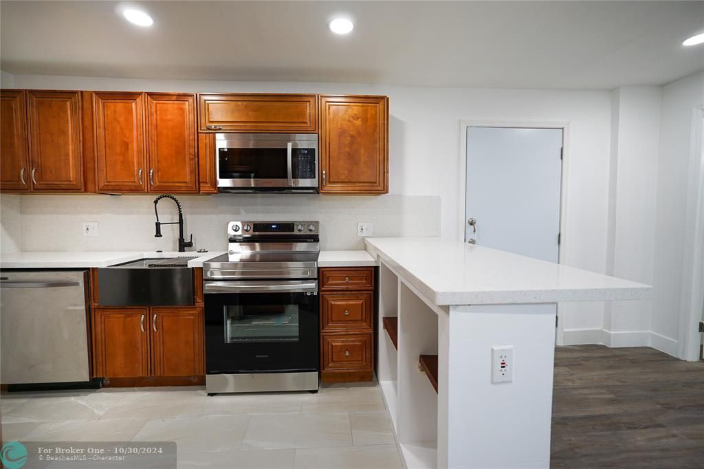 For Sale: $2,700 (2 beds, 2 baths, 1116 Square Feet)