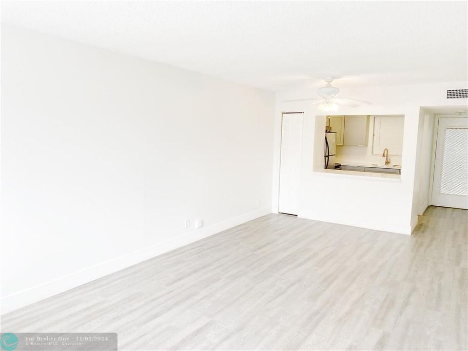 For Rent: $1,550 (1 beds, 1 baths, 720 Square Feet)