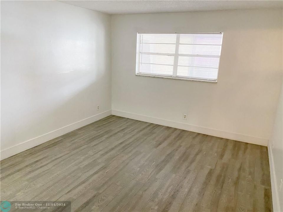 For Rent: $1,550 (1 beds, 1 baths, 720 Square Feet)