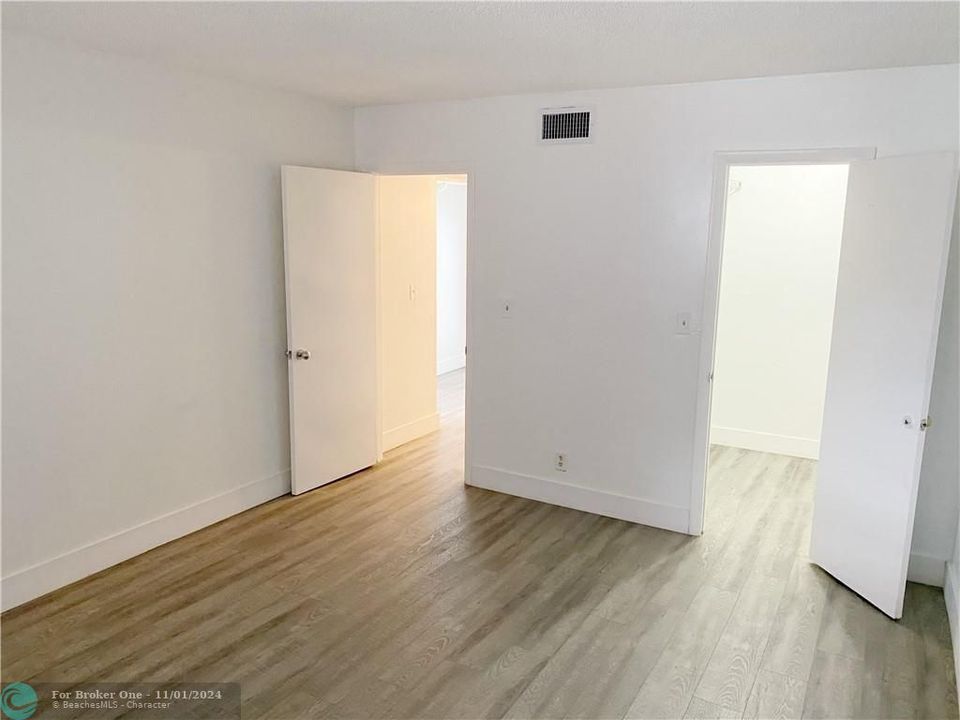 For Rent: $1,550 (1 beds, 1 baths, 720 Square Feet)