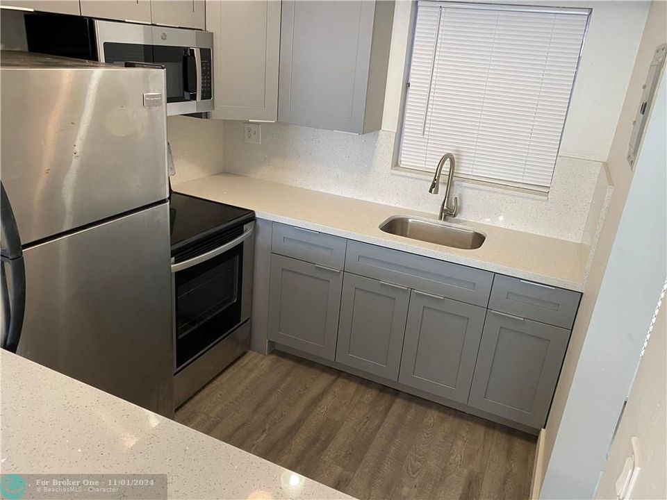 For Rent: $1,550 (1 beds, 1 baths, 720 Square Feet)