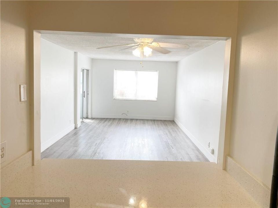 For Rent: $1,550 (1 beds, 1 baths, 720 Square Feet)