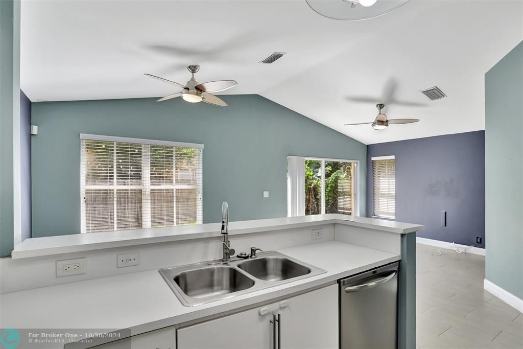 For Sale: $429,900 (2 beds, 2 baths, 1179 Square Feet)