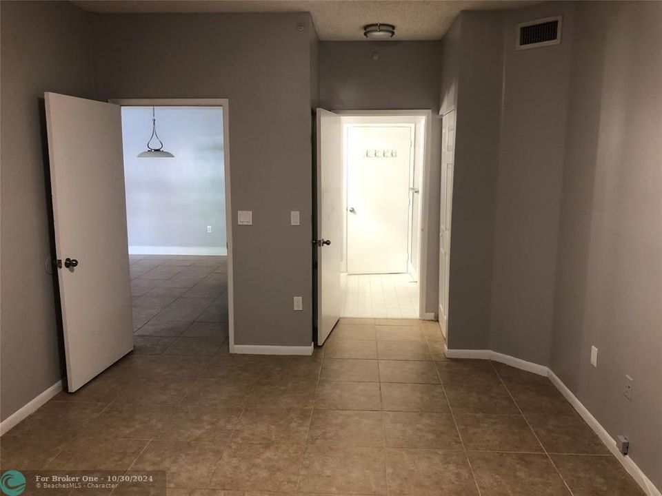 For Sale: $268,000 (2 beds, 2 baths, 1183 Square Feet)