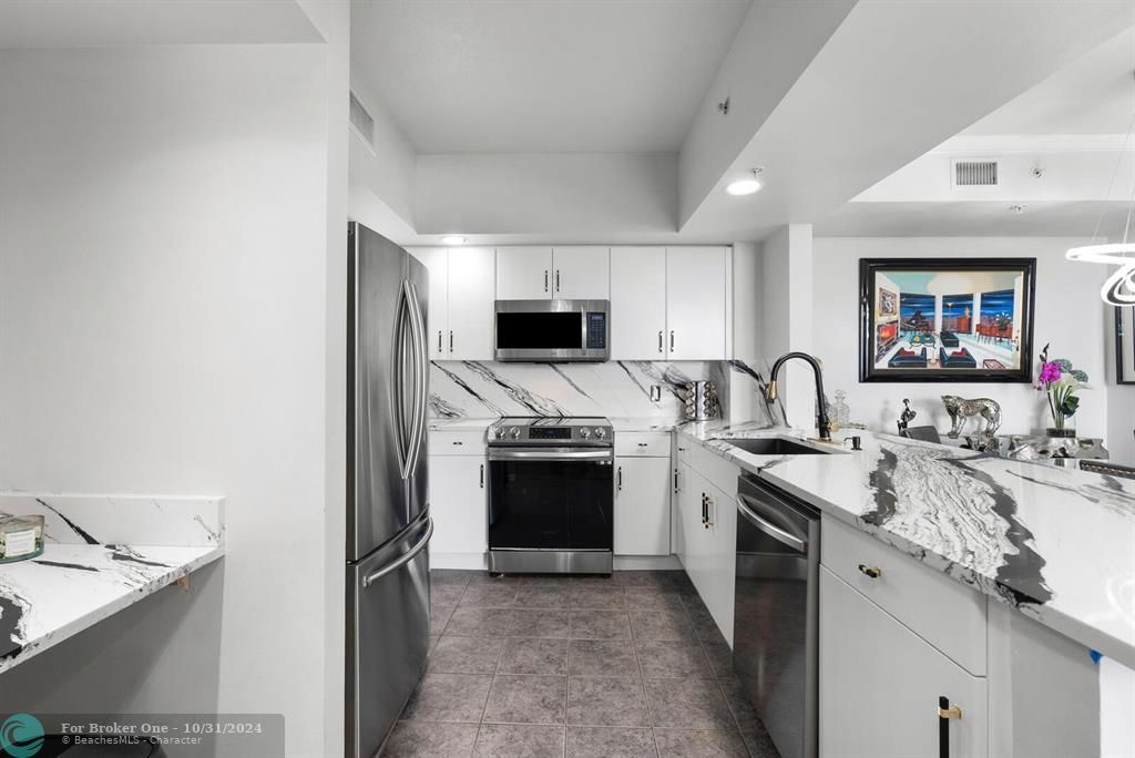 For Sale: $565,000 (2 beds, 2 baths, 1216 Square Feet)