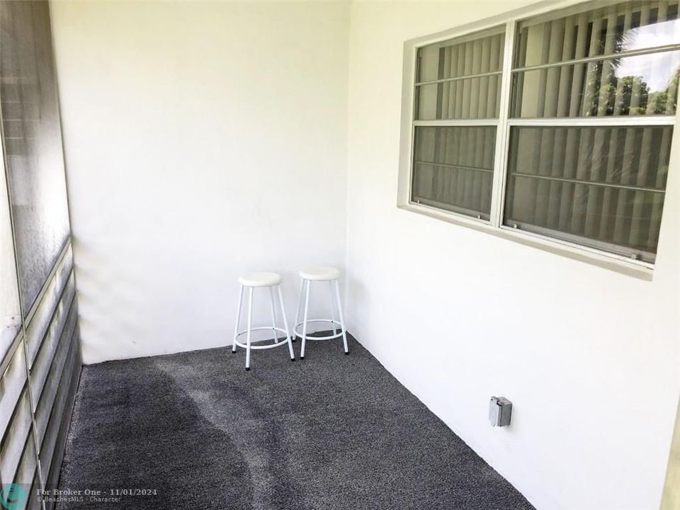 For Rent: $1,550 (1 beds, 1 baths, 720 Square Feet)