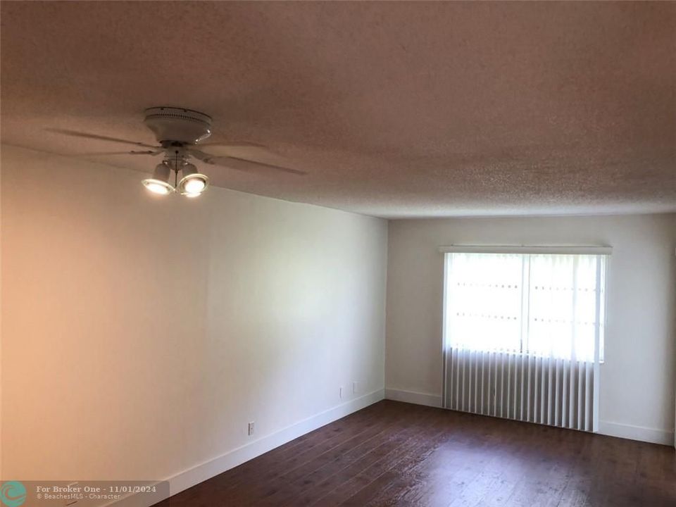 For Rent: $1,550 (1 beds, 1 baths, 720 Square Feet)