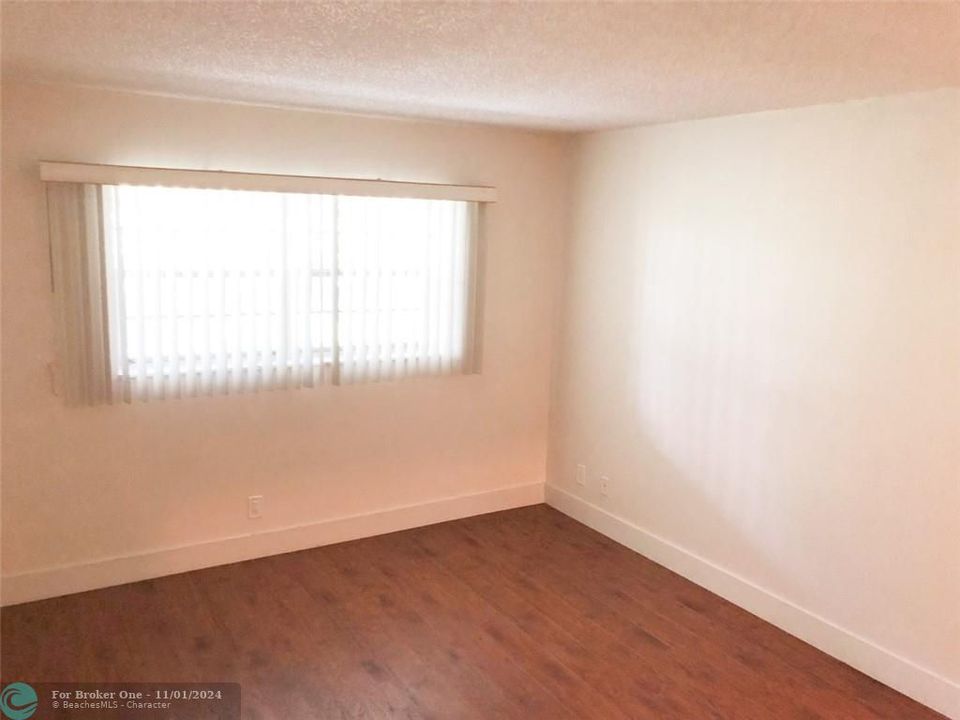 For Rent: $1,550 (1 beds, 1 baths, 720 Square Feet)