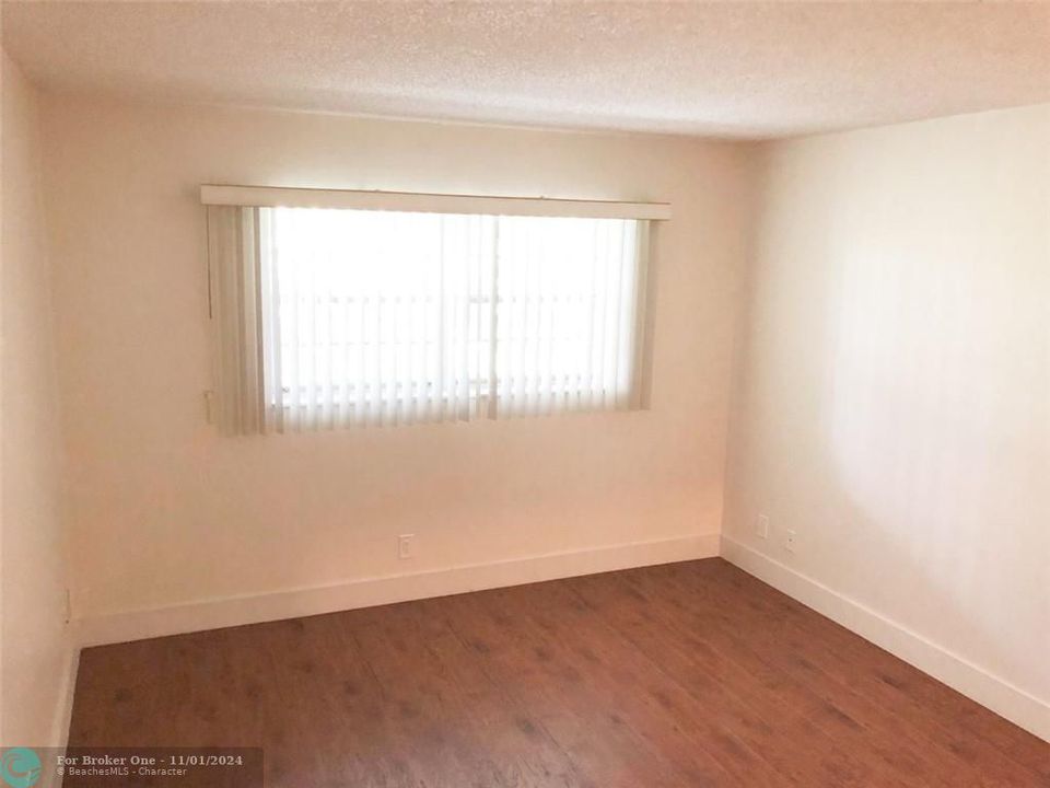 For Rent: $1,550 (1 beds, 1 baths, 720 Square Feet)