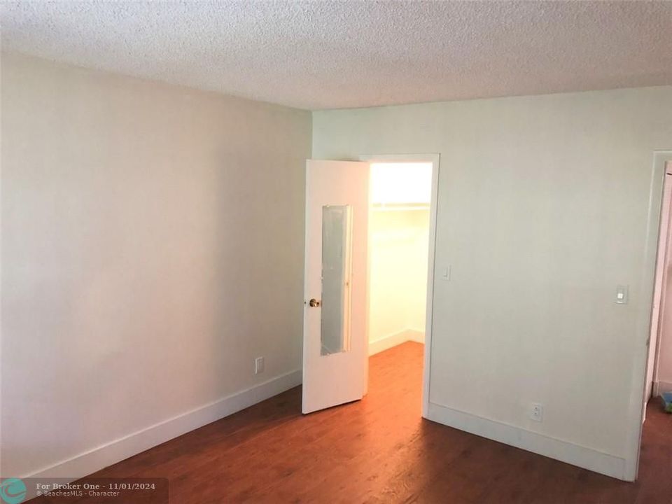 For Rent: $1,550 (1 beds, 1 baths, 720 Square Feet)