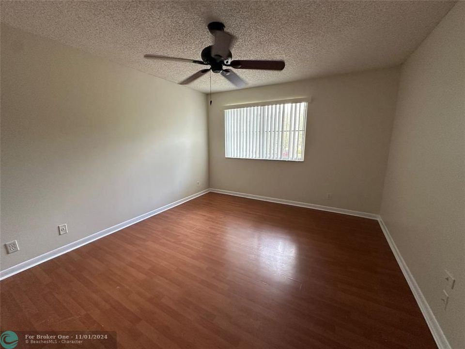 For Rent: $1,700 (1 beds, 1 baths, 800 Square Feet)