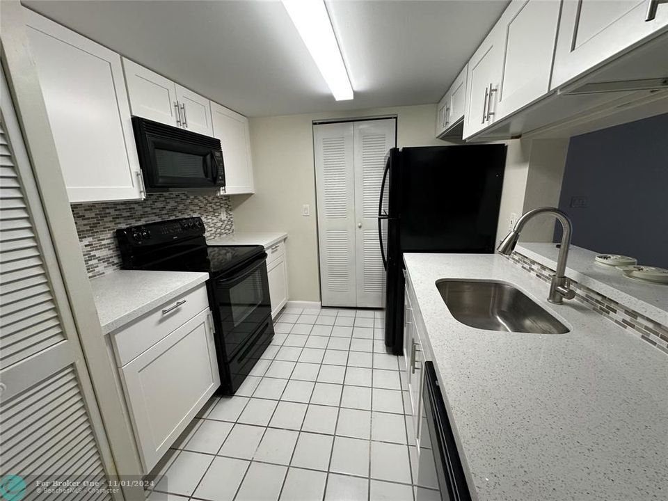 For Rent: $1,700 (1 beds, 1 baths, 800 Square Feet)